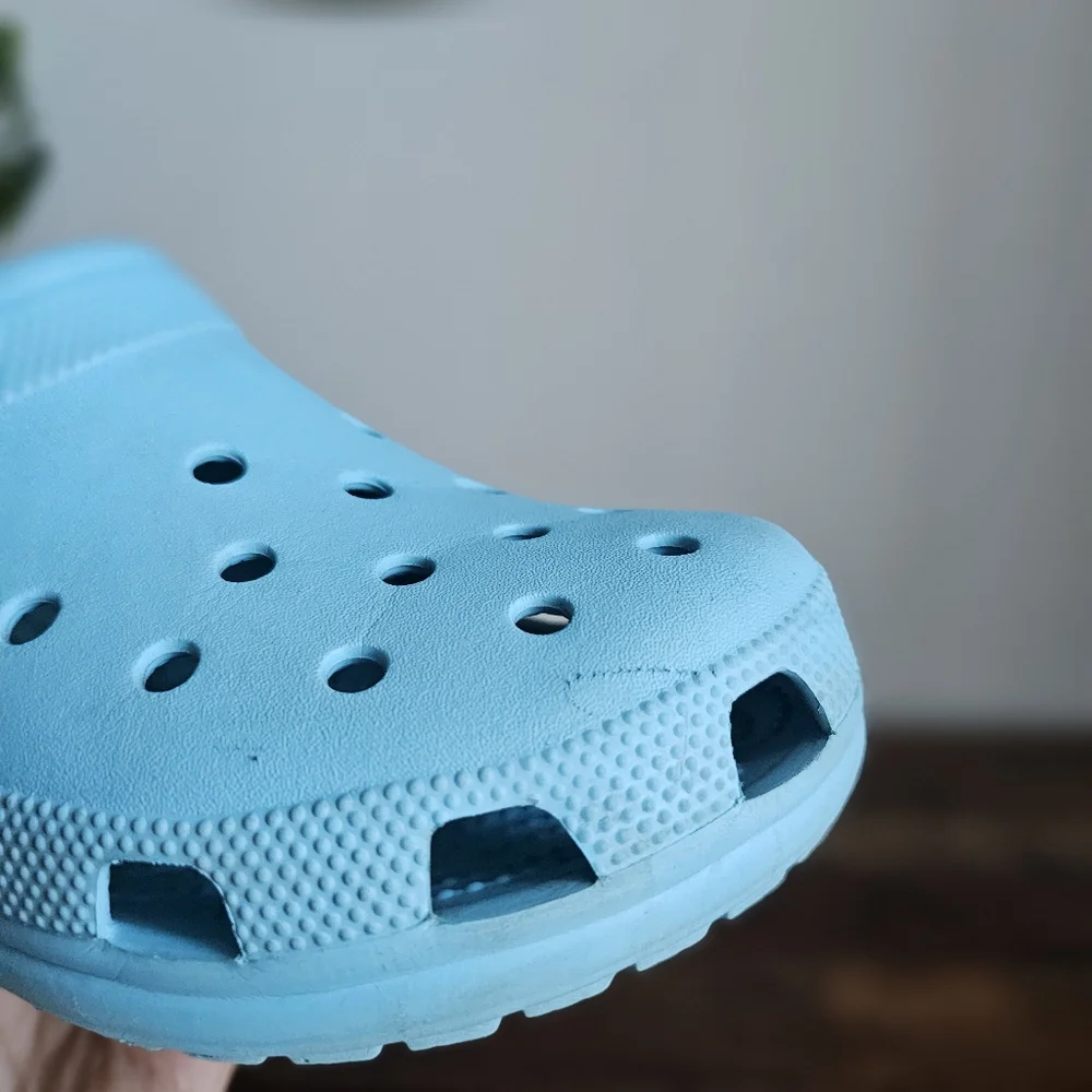 💎 Crocs Classic Clog Light Blue Men’s Size 11 Comfort Slip-On Sandals